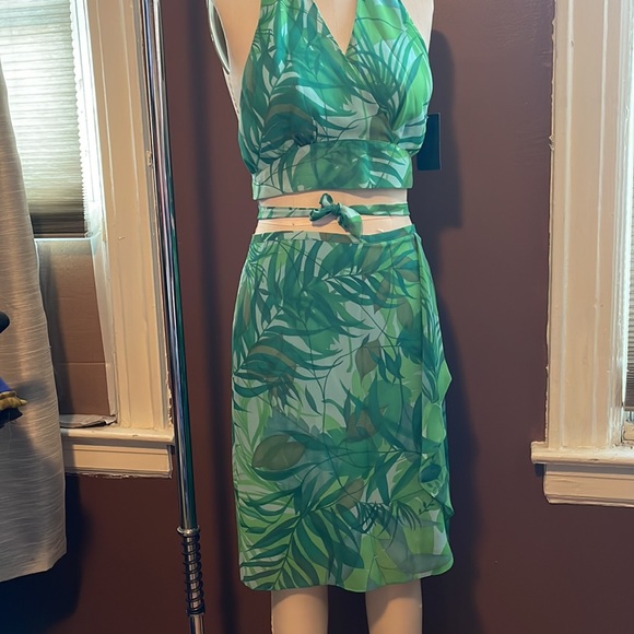 NWT BCBG MAXAZRIA V-Neck Halter Top ✨ - Picture 5 of 5